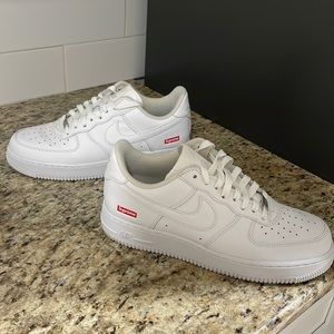 SUPREME AF1 size 8
